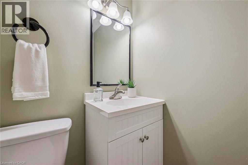 88 Manor Drive, Kitchener, ON - Indoor Photo Showing Bathroom