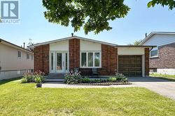 718 ANNES STREET Whitby (Lynde Creek), ON L1N 6B2