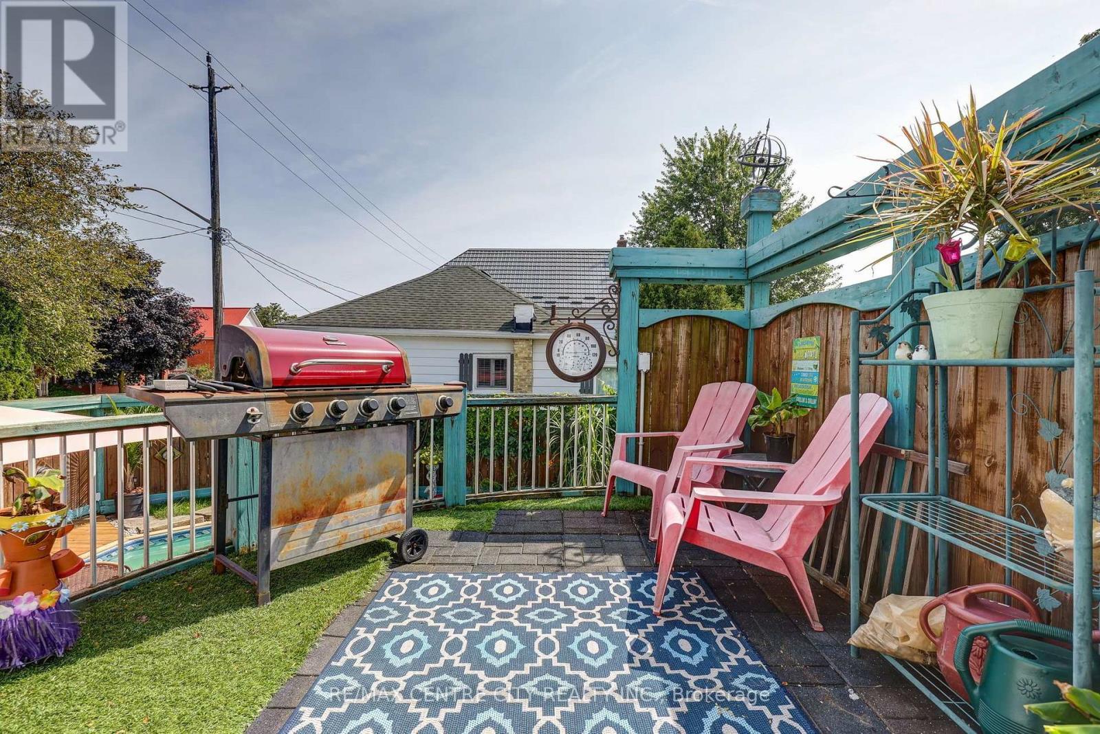 37 Fifth Avenue, St. Thomas, ON - Outdoor With Deck Patio Veranda
