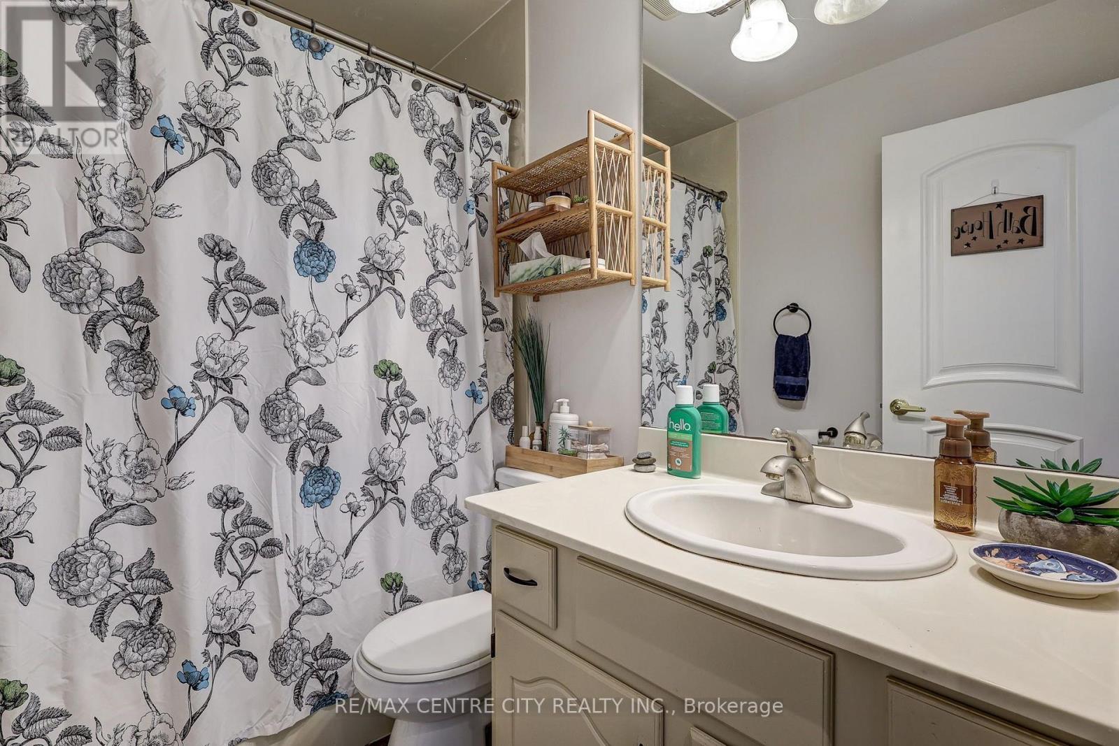 37 Fifth Avenue, St. Thomas, ON - Indoor Photo Showing Bathroom
