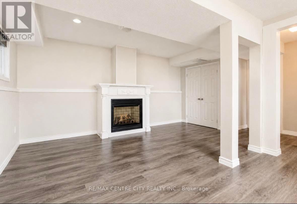 37 Fifth Avenue, St. Thomas, ON - Indoor With Fireplace