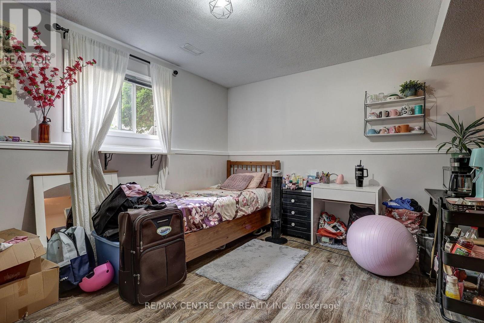 37 Fifth Avenue, St. Thomas, ON - Indoor Photo Showing Bedroom