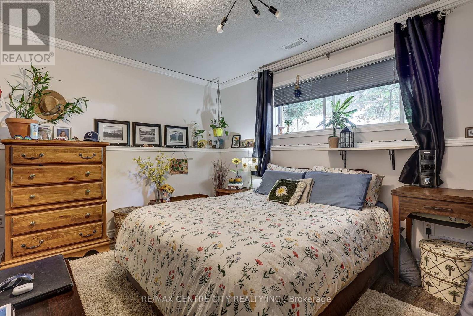 37 Fifth Avenue, St. Thomas, ON - Indoor Photo Showing Bedroom