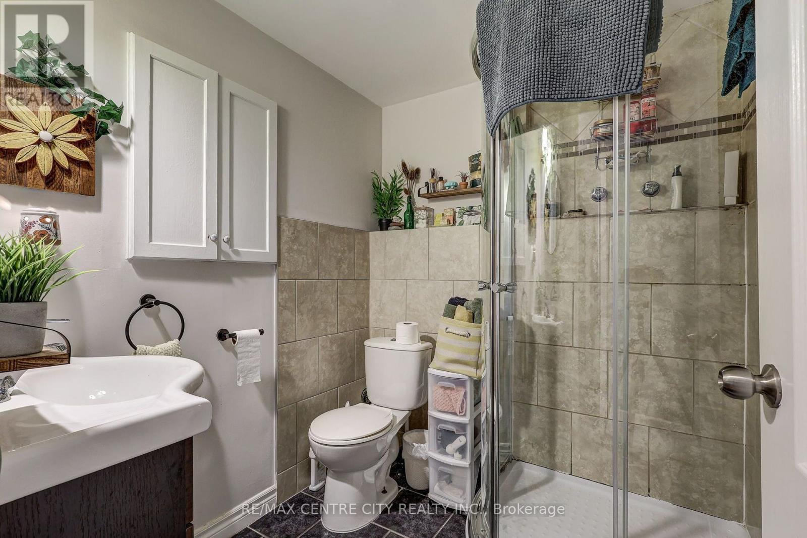37 Fifth Avenue, St. Thomas, ON - Indoor Photo Showing Bathroom