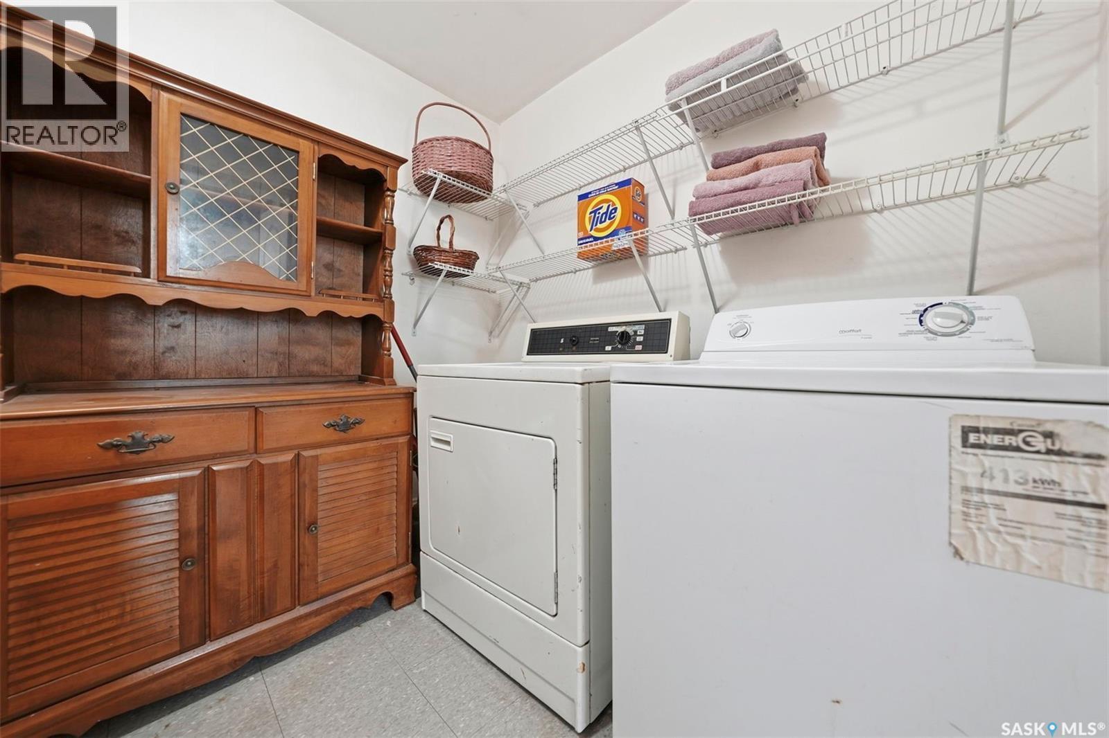 611 J Avenue S, Saskatoon, SK - Indoor Photo Showing Laundry Room