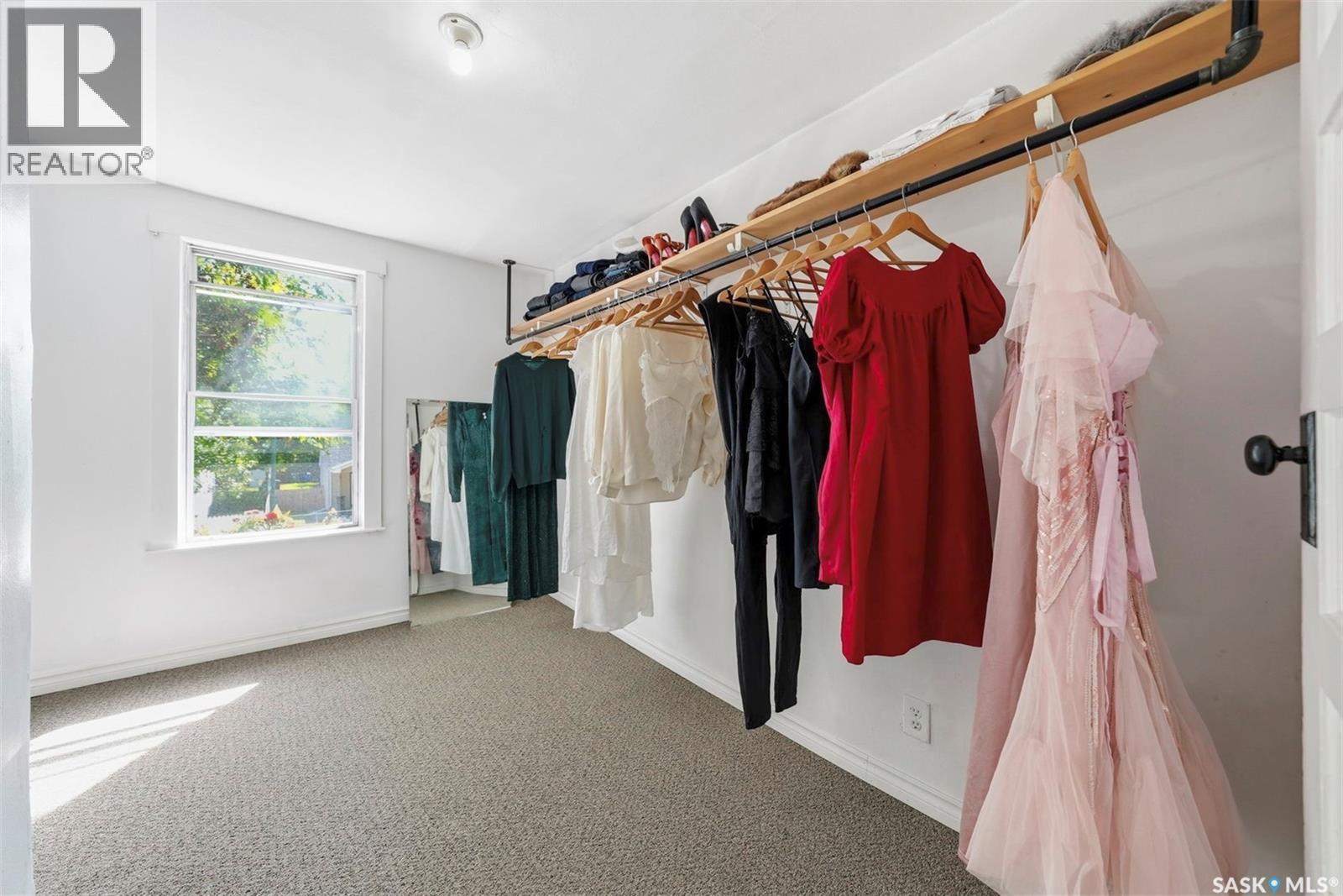 611 J Avenue S, Saskatoon, SK - Indoor With Storage