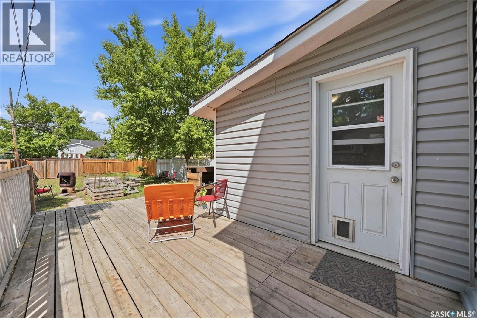 611 J Avenue S, Saskatoon, SK - Outdoor With Deck Patio Veranda With Exterior