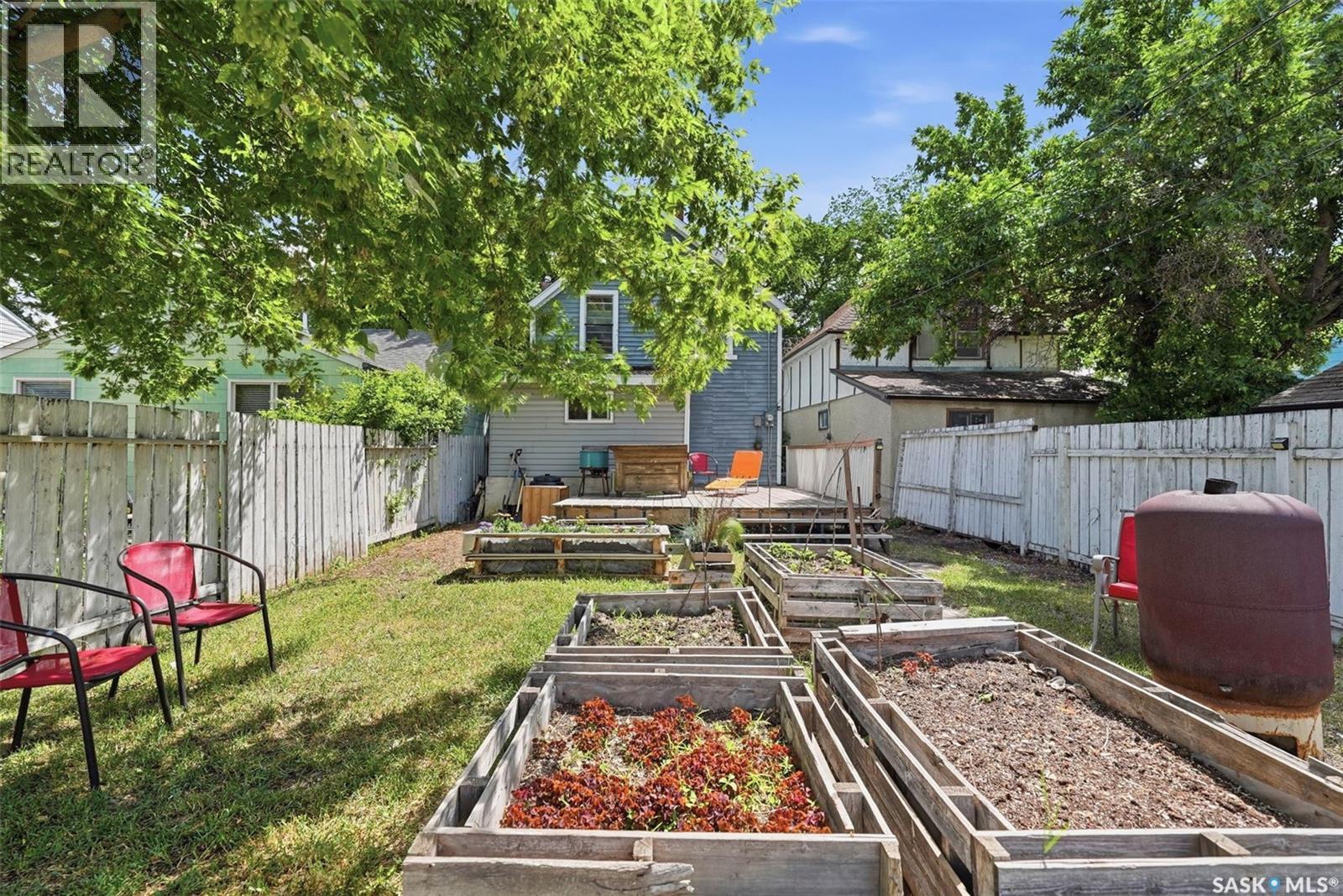 611 J Avenue S, Saskatoon, SK - Outdoor