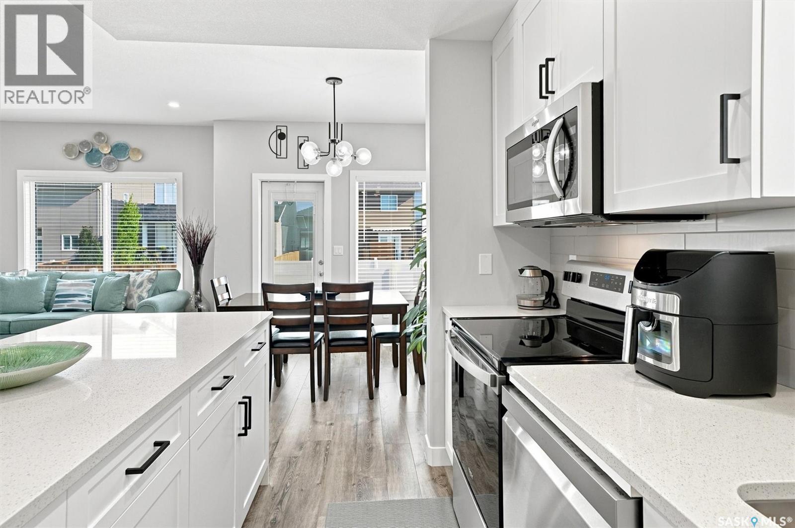 143 Barrett Street, Saskatoon, SK - Indoor Photo Showing Kitchen With Upgraded Kitchen