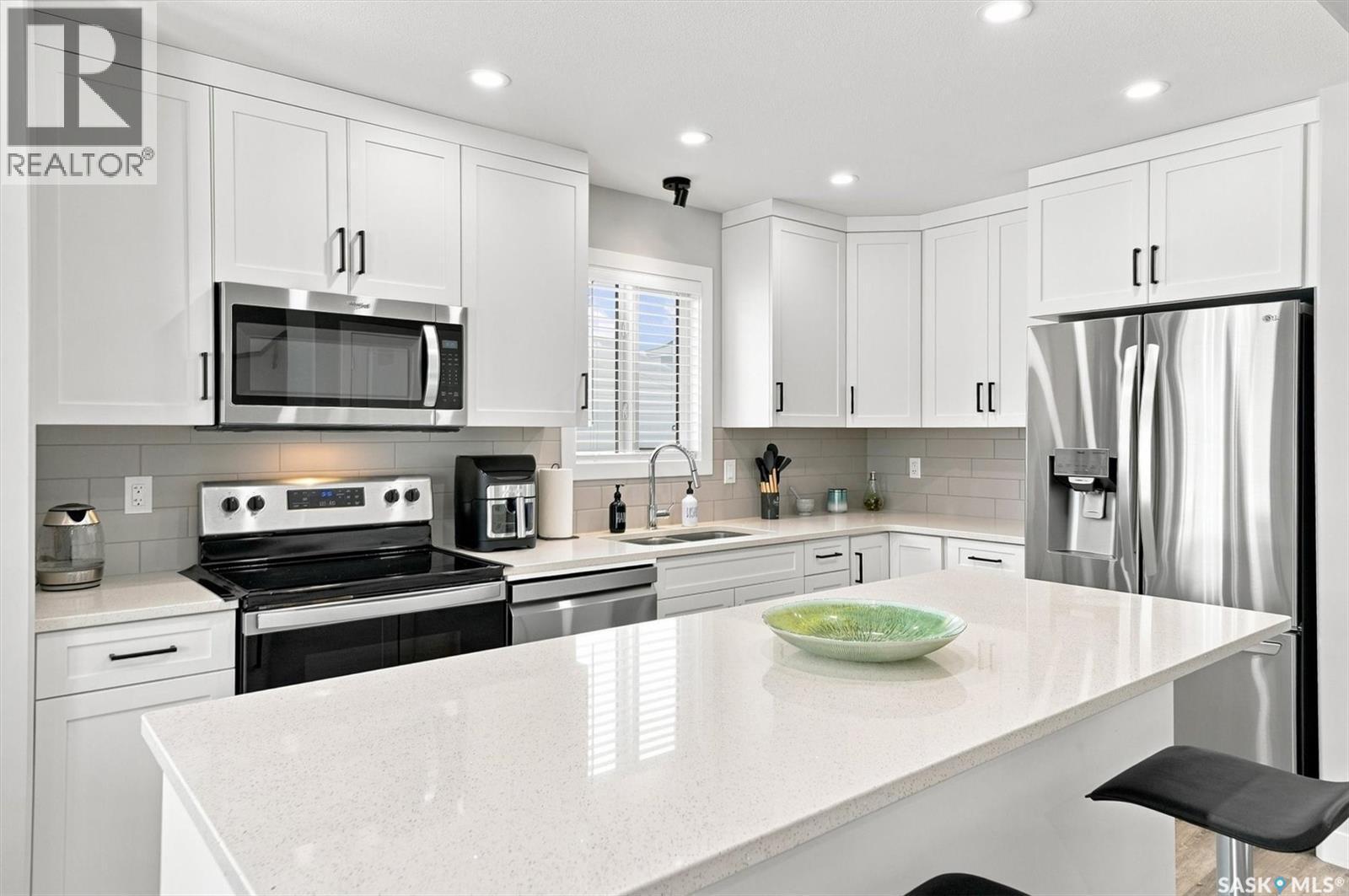 143 Barrett Street, Saskatoon, SK - Indoor Photo Showing Kitchen With Upgraded Kitchen