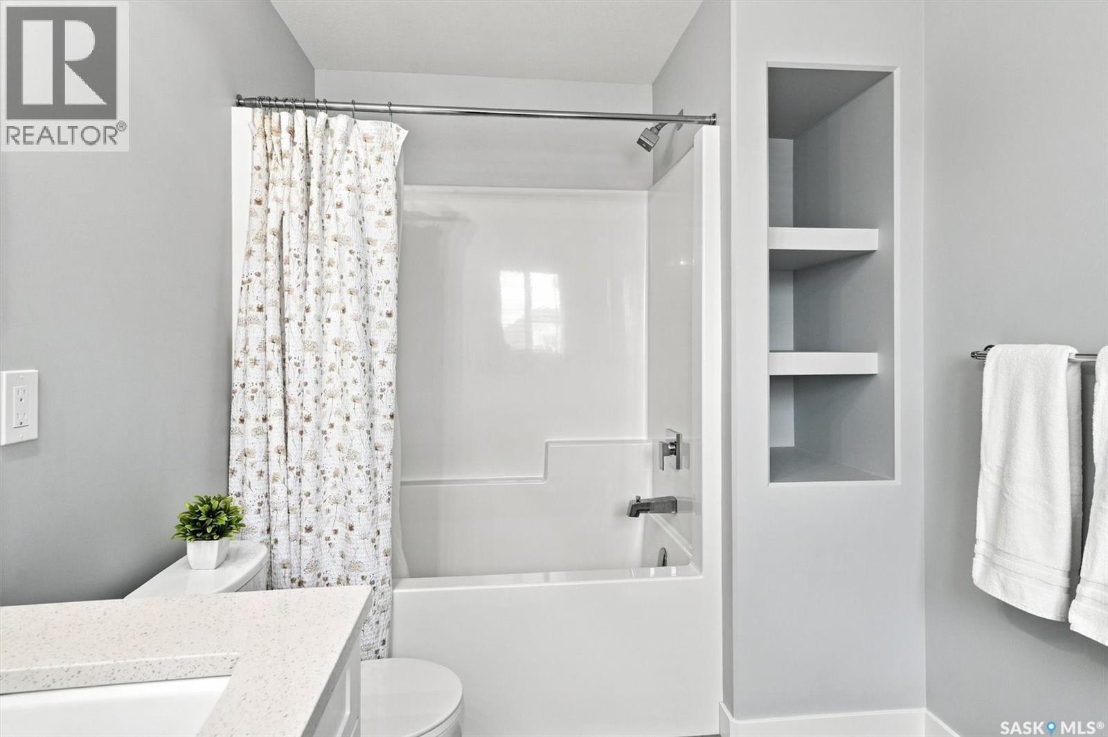 143 Barrett Street, Saskatoon, SK - Indoor Photo Showing Bathroom