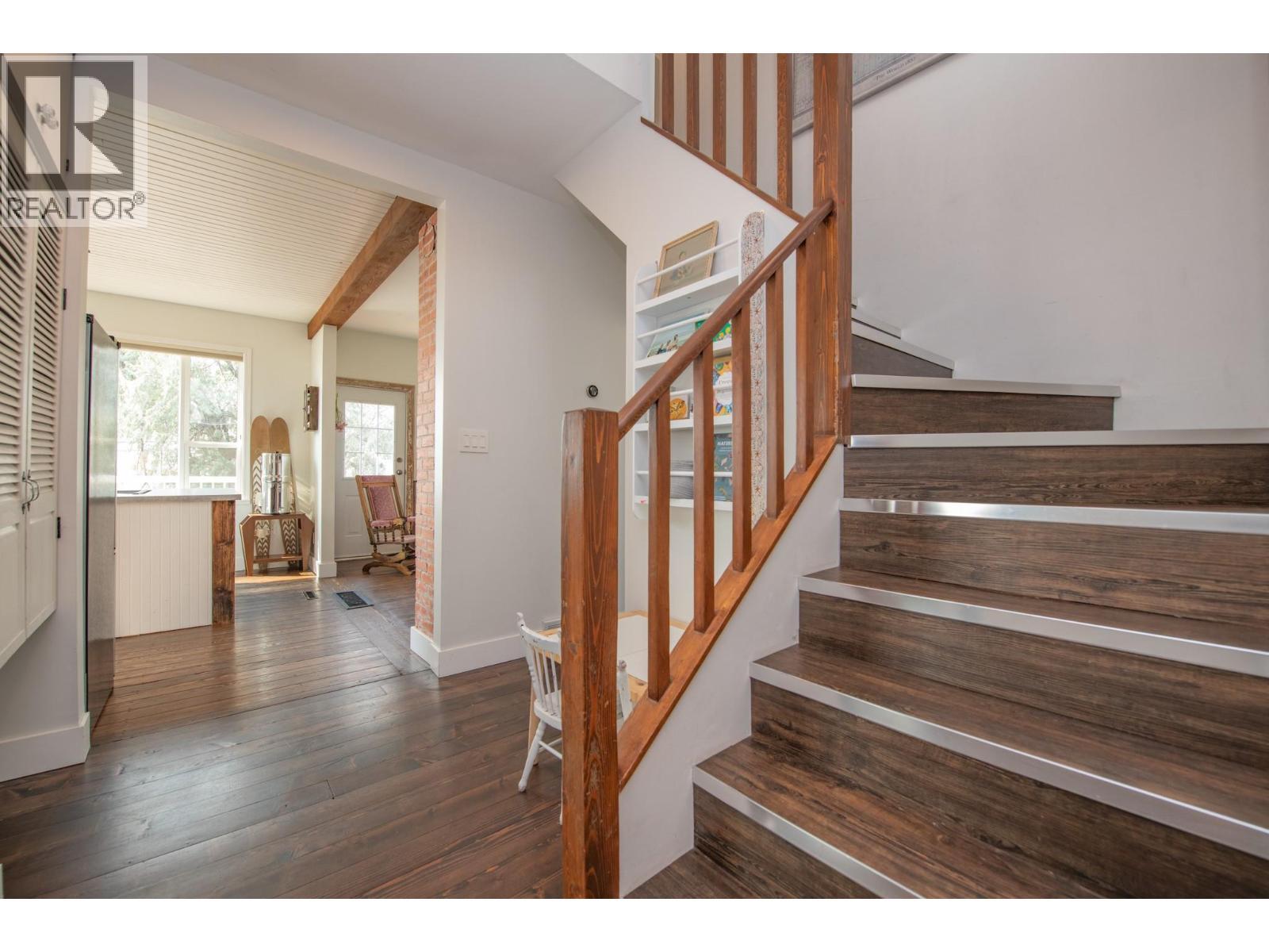 9211 6 Highway, Coldstream, BC - Indoor Photo Showing Other Room