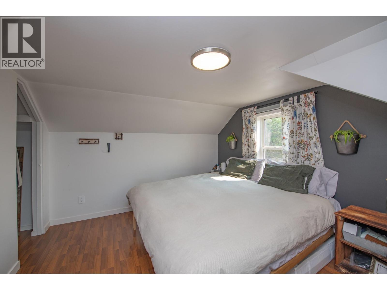 Large Master - 9211 6 Highway, Coldstream, BC - Indoor Photo Showing Bedroom