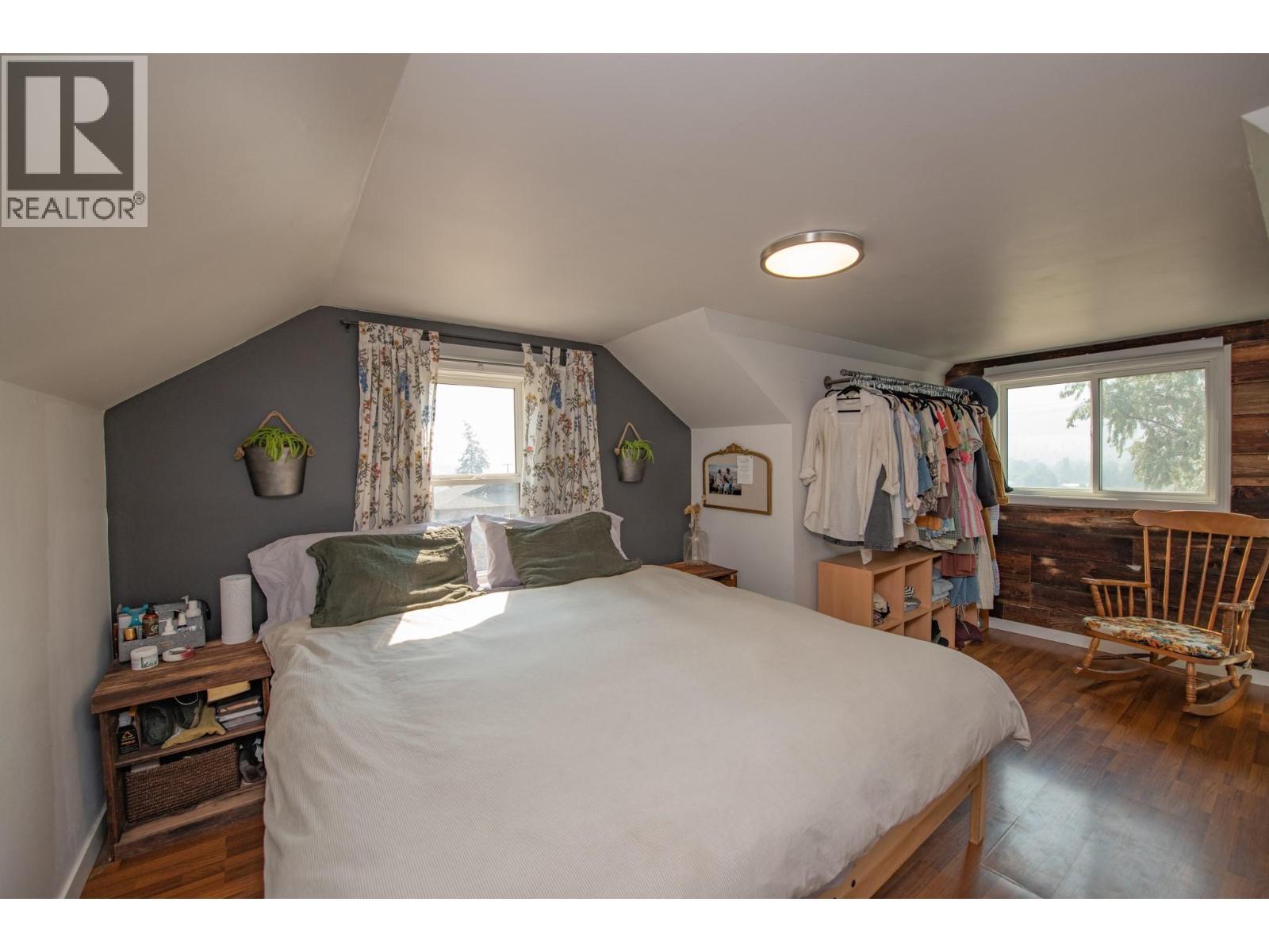 9211 6 Highway, Coldstream, BC - Indoor Photo Showing Bedroom
