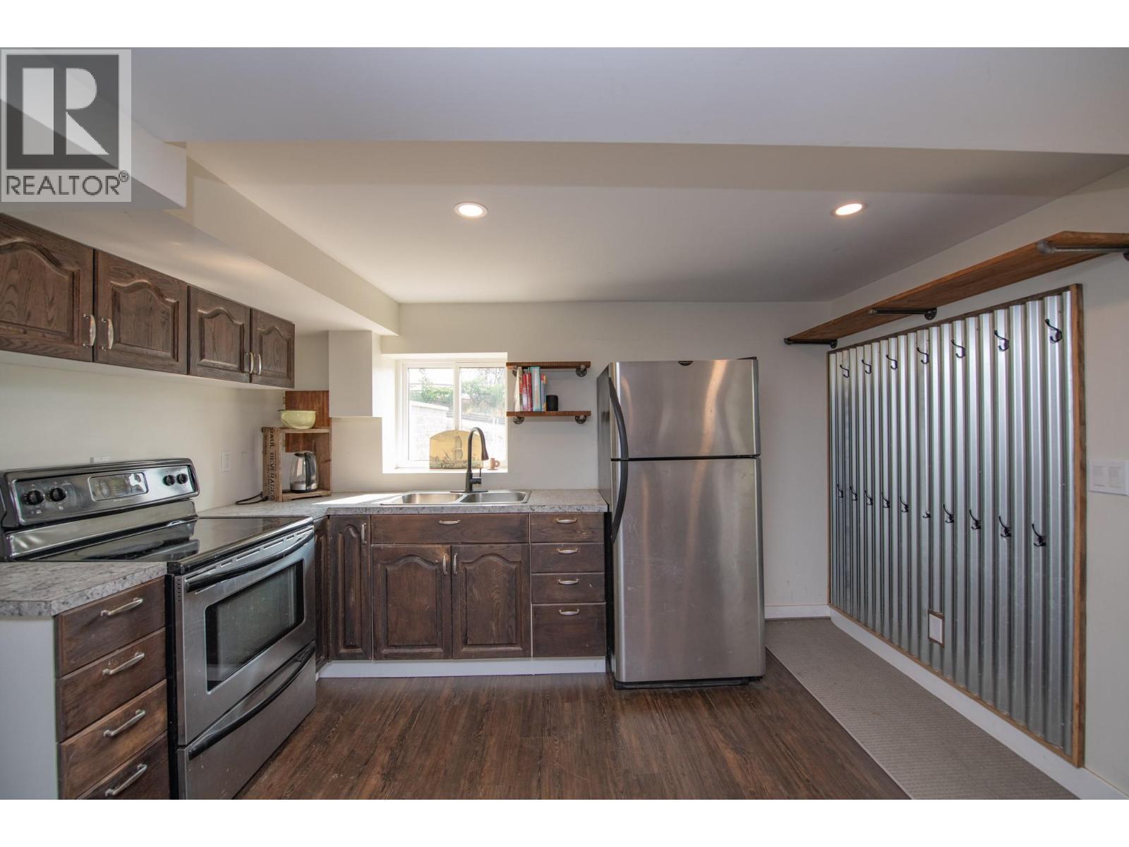 9211 6 Highway, Coldstream, BC - Indoor Photo Showing Kitchen With Double Sink
