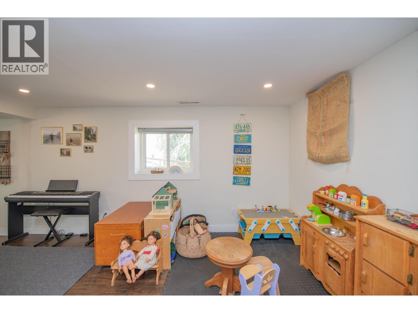 9211 6 Highway, Coldstream, BC - Indoor