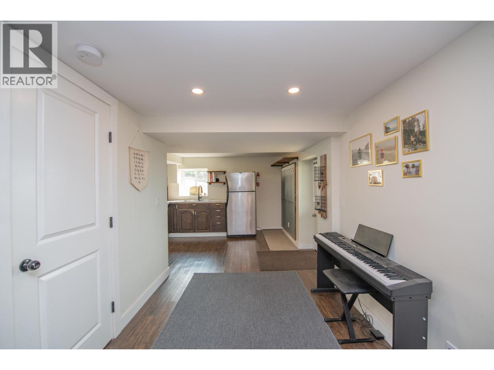 9211 6 Highway, Coldstream, BC - Indoor Photo Showing Other Room