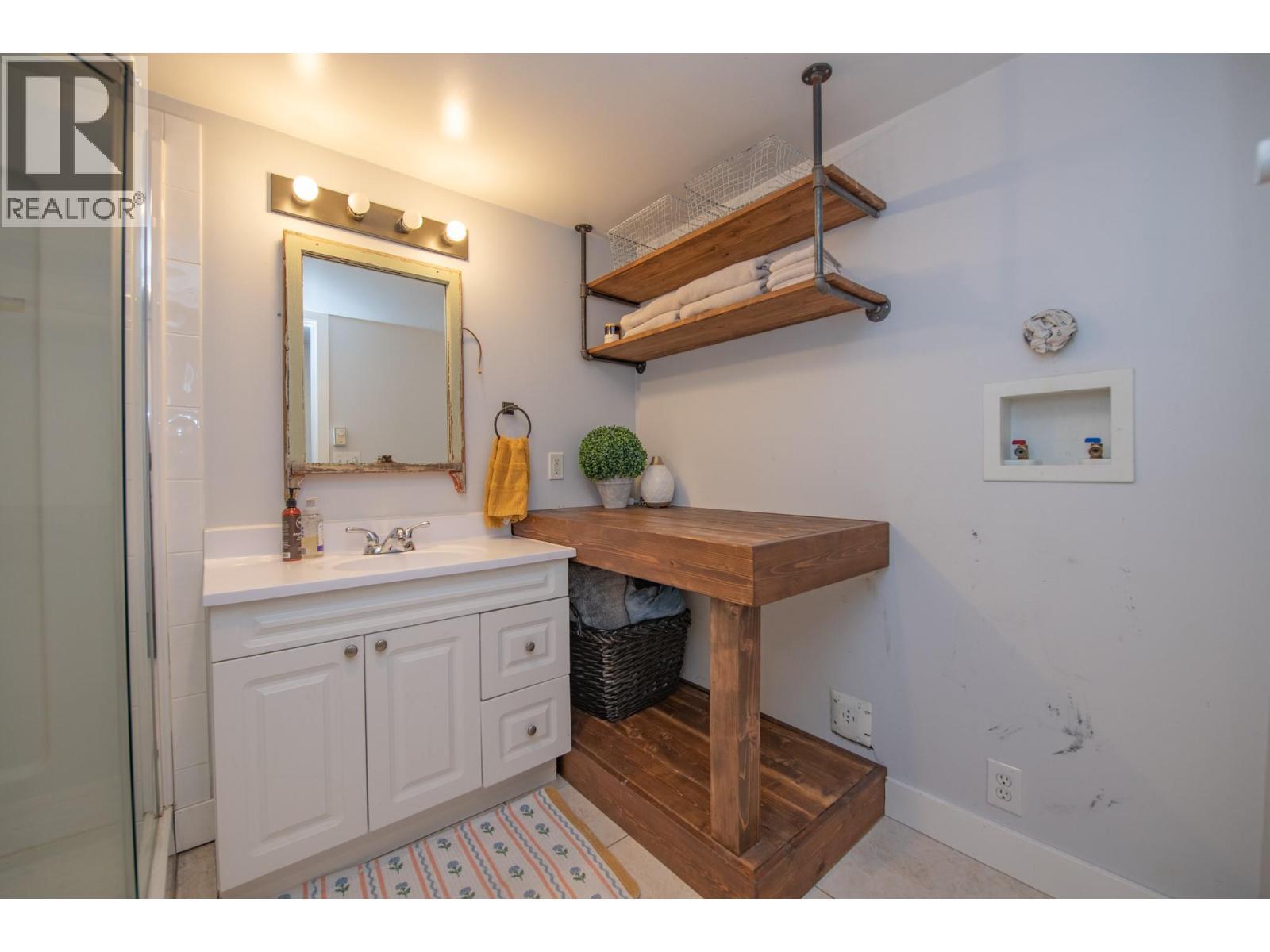 Basement bathroom with laundry hookups - 9211 6 Highway, Coldstream, BC - Indoor Photo Showing Bathroom
