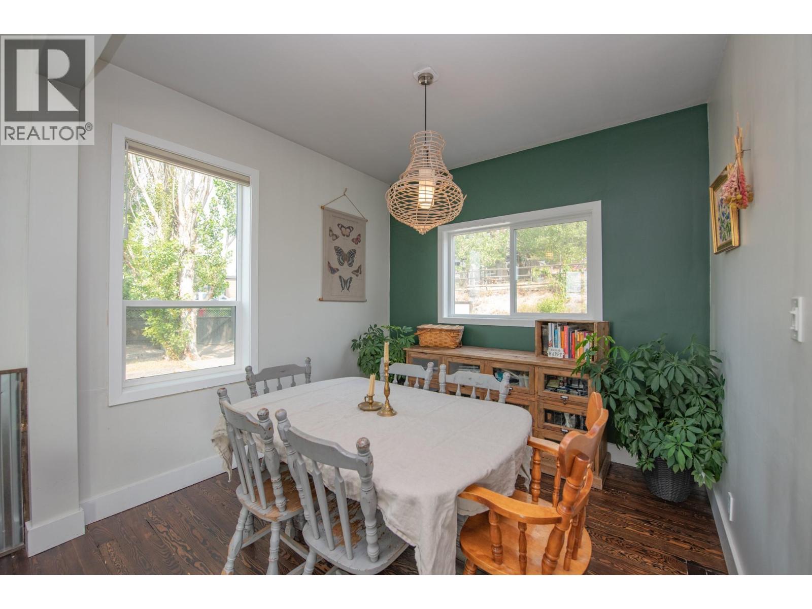 9211 6 Highway, Coldstream, BC - Indoor Photo Showing Dining Room