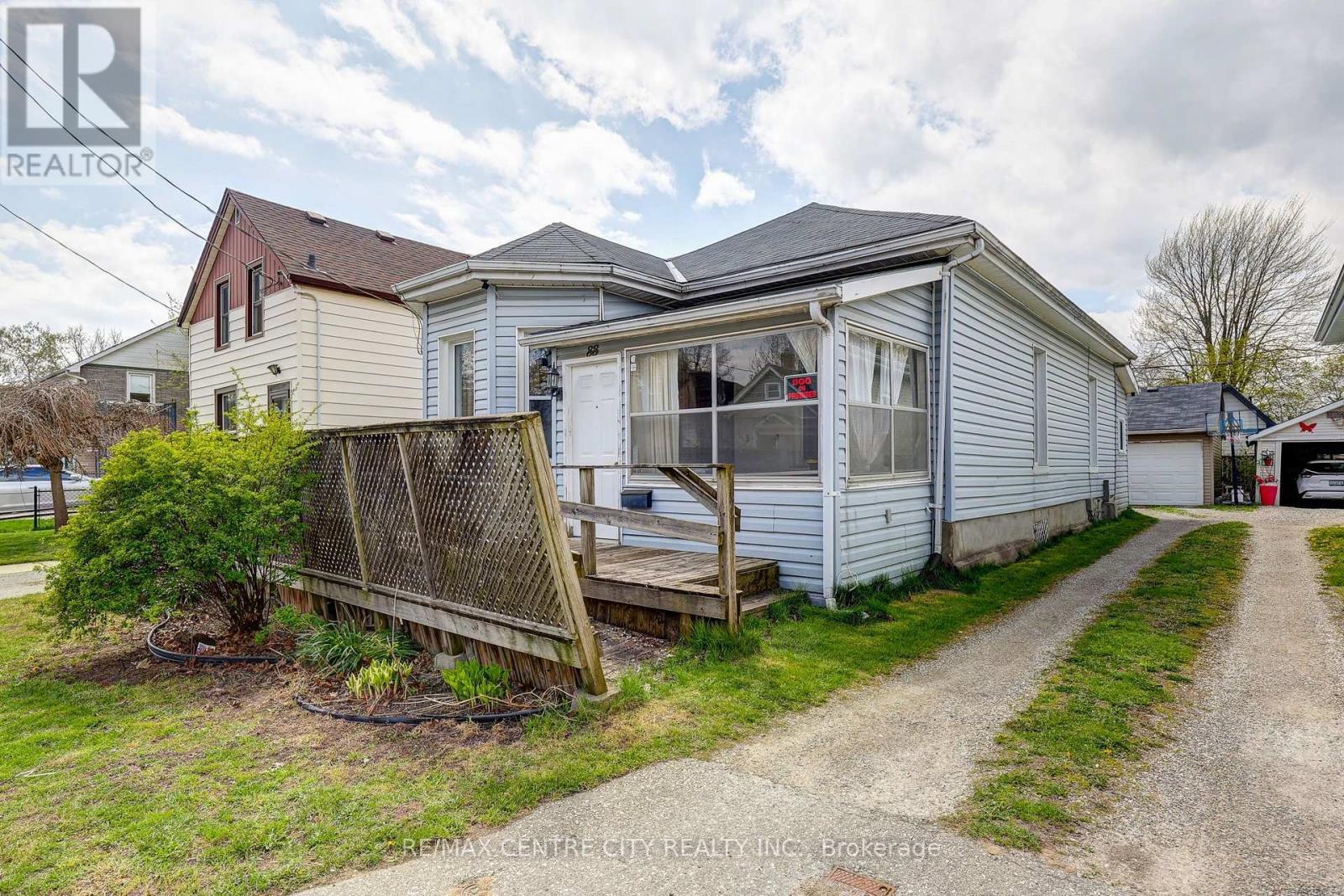 88 Flora Street, St. Thomas, ON - Outdoor