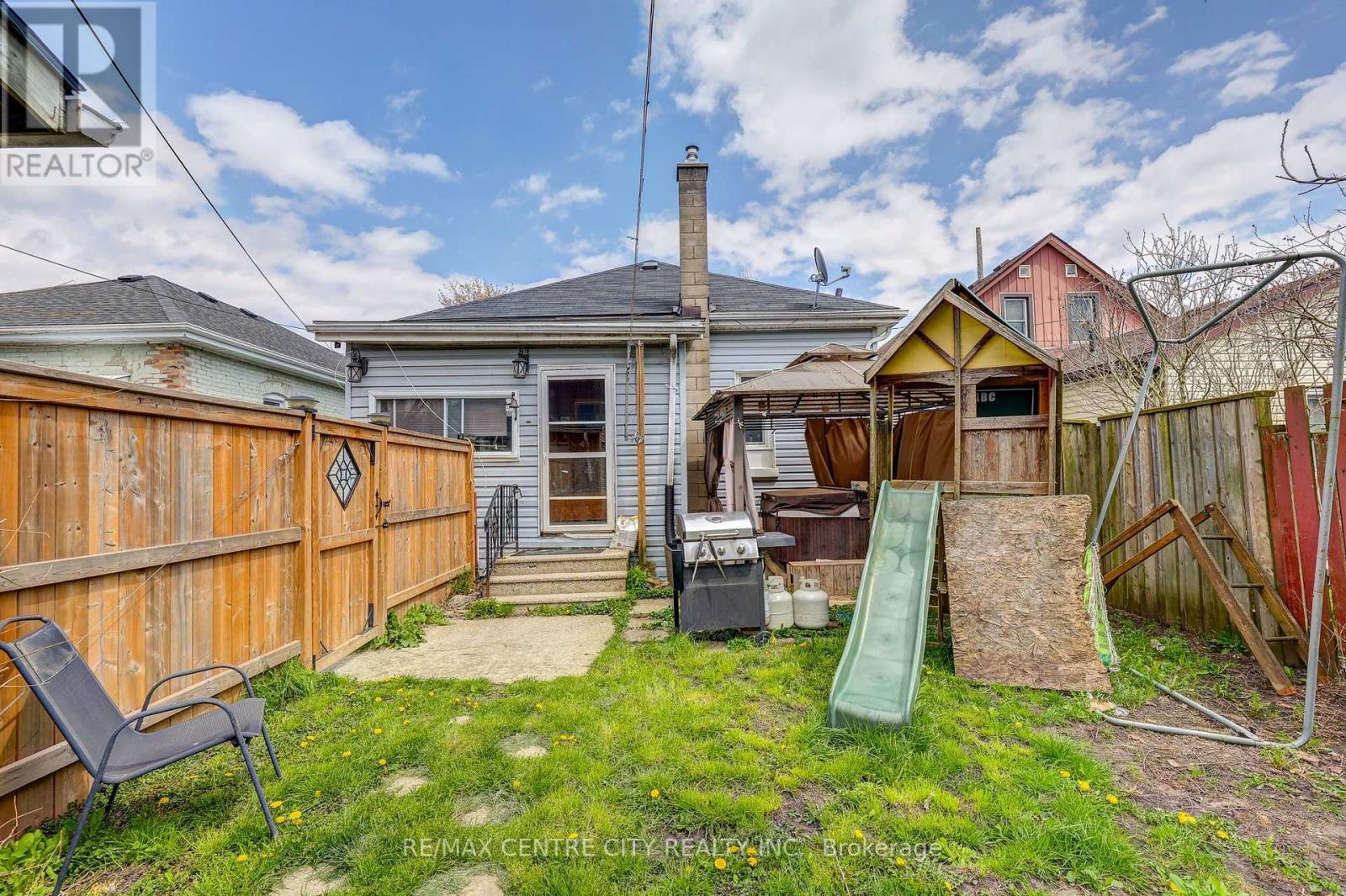 88 Flora Street, St. Thomas, ON - Outdoor