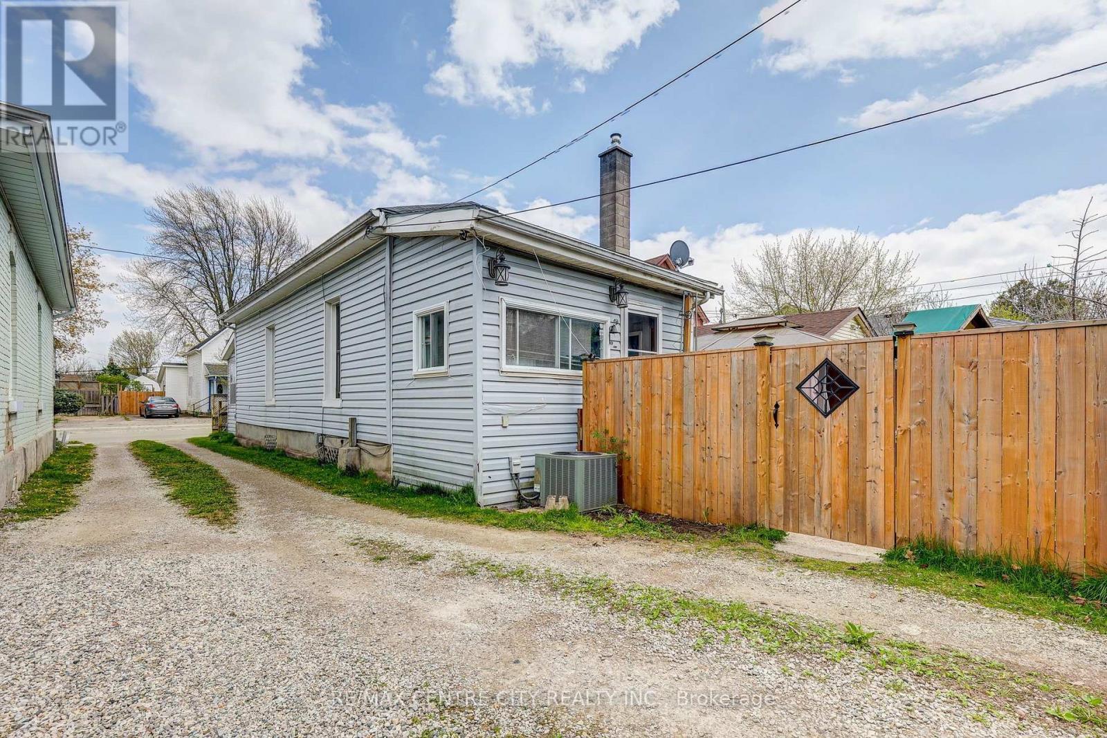 88 Flora Street, St. Thomas, ON - Outdoor