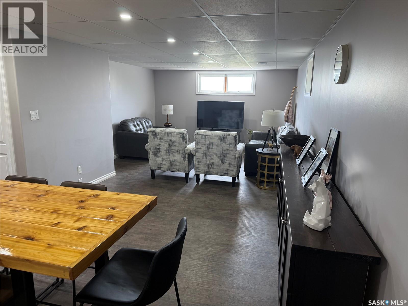 407 5Th Street E, Wynyard, SK - Indoor