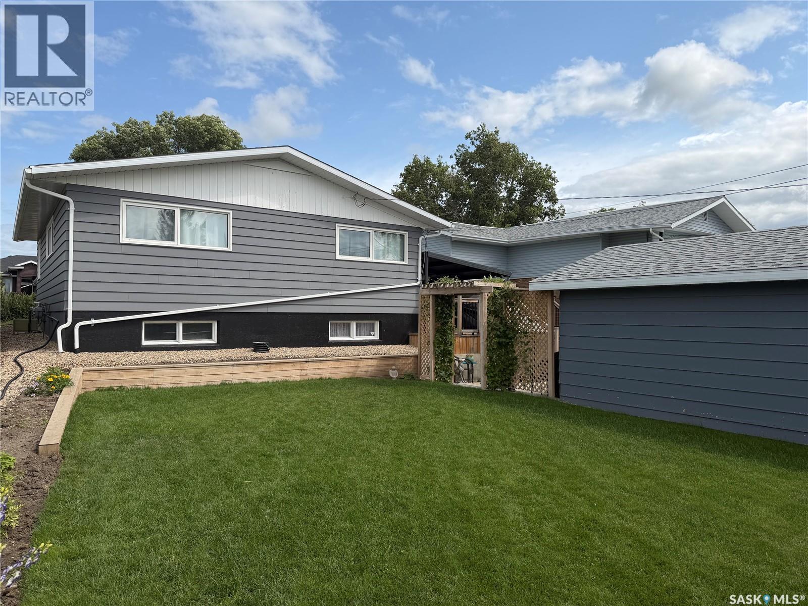 407 5Th Street E, Wynyard, SK - Outdoor
