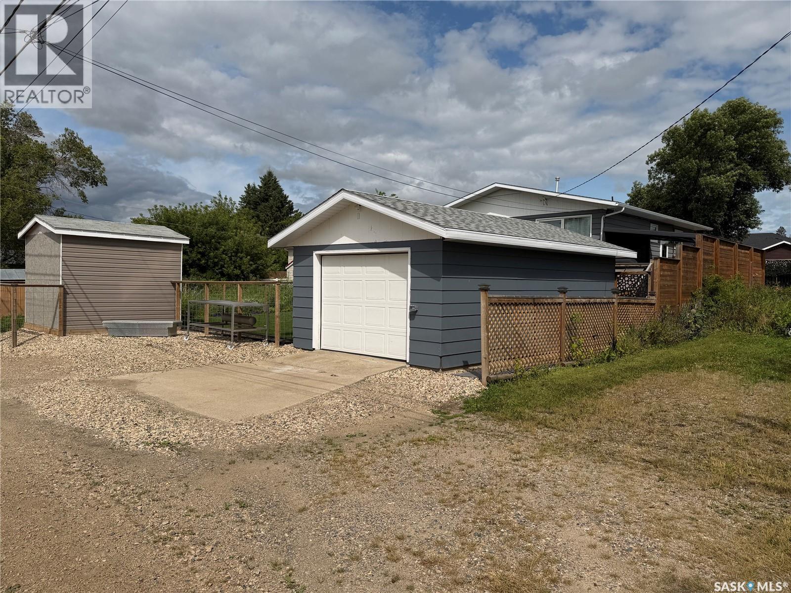 407 5Th Street E, Wynyard, SK - Outdoor