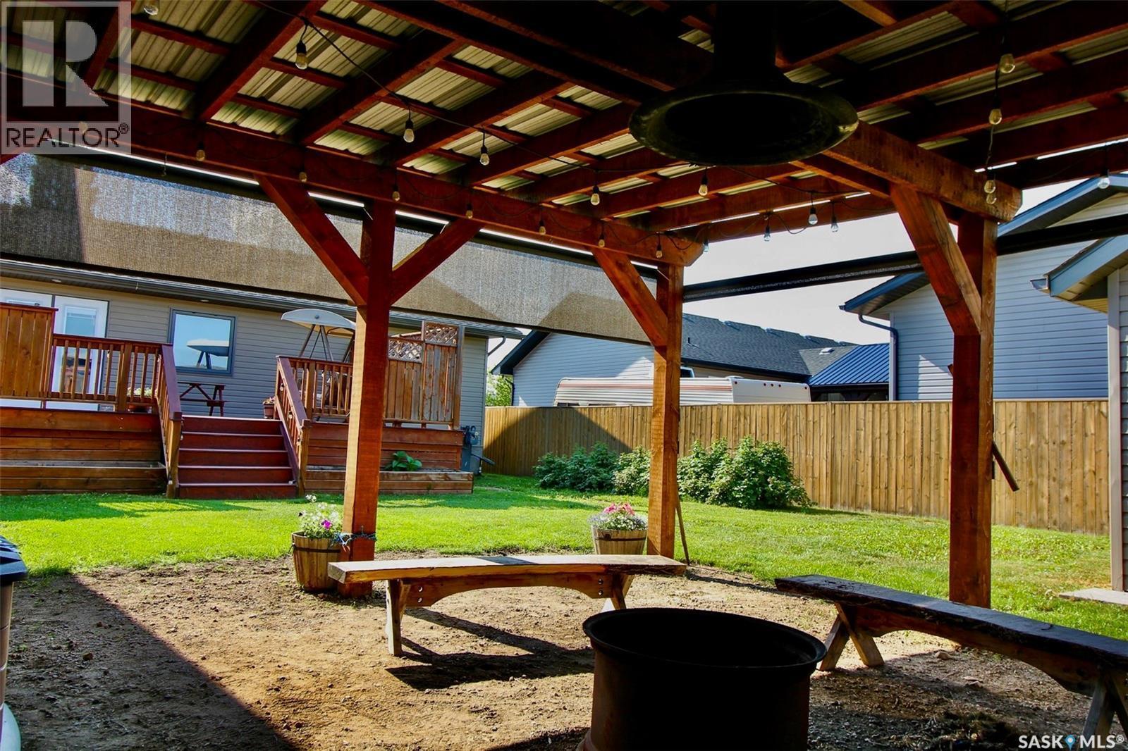 300 7Th Street, Vonda, SK - Outdoor With Deck Patio Veranda