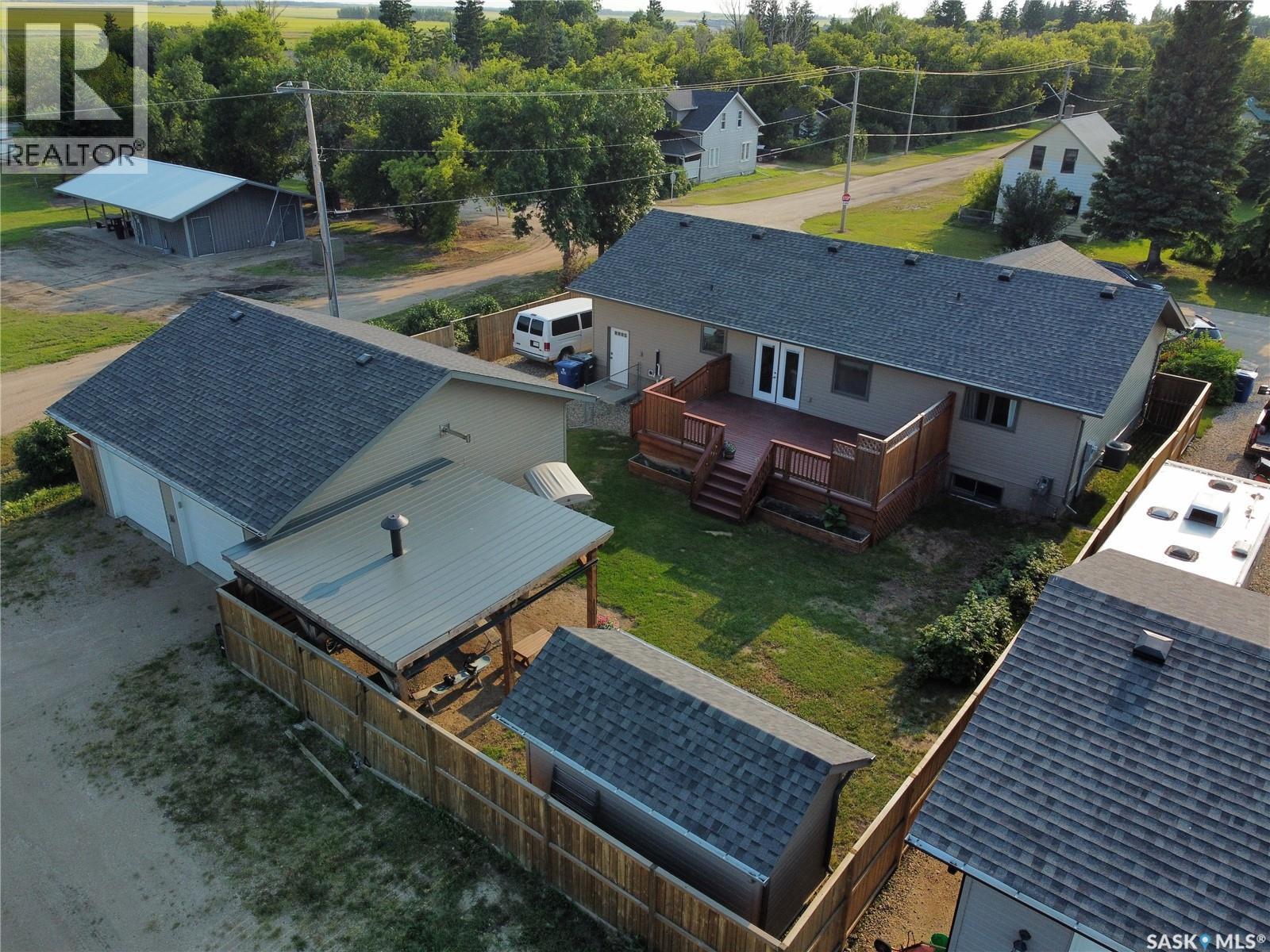 300 7Th Street, Vonda, SK - Outdoor With Deck Patio Veranda