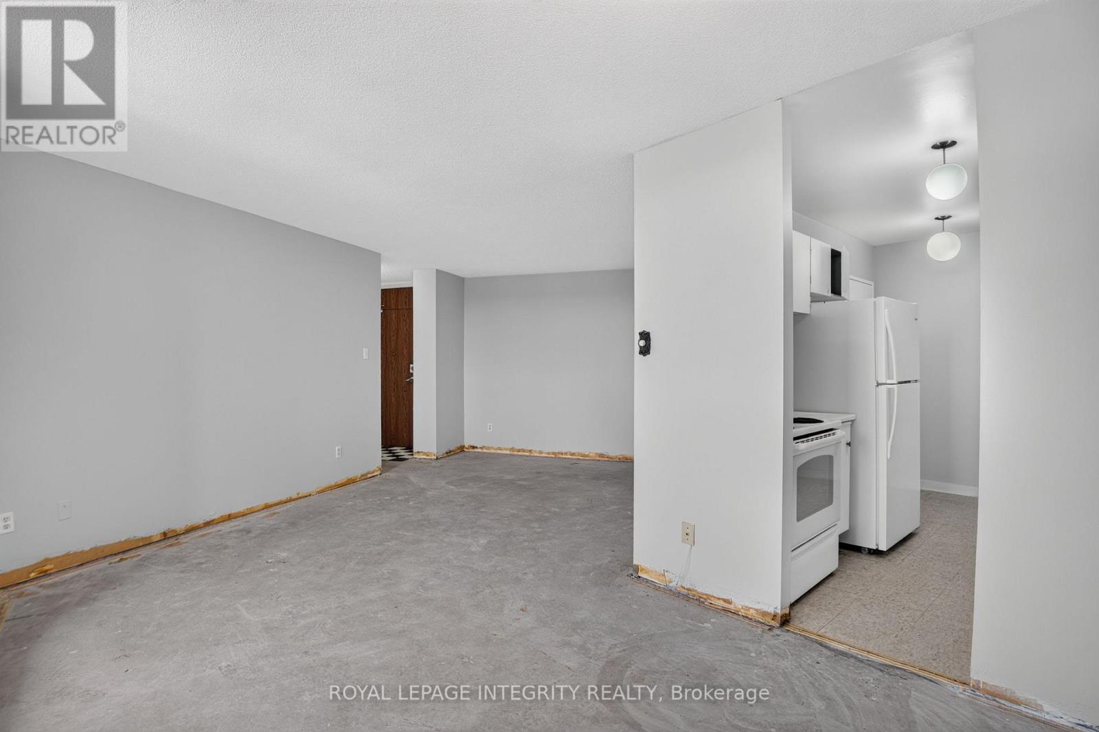 606 - 2000 Jasmine Crescent, Ottawa, ON - Indoor