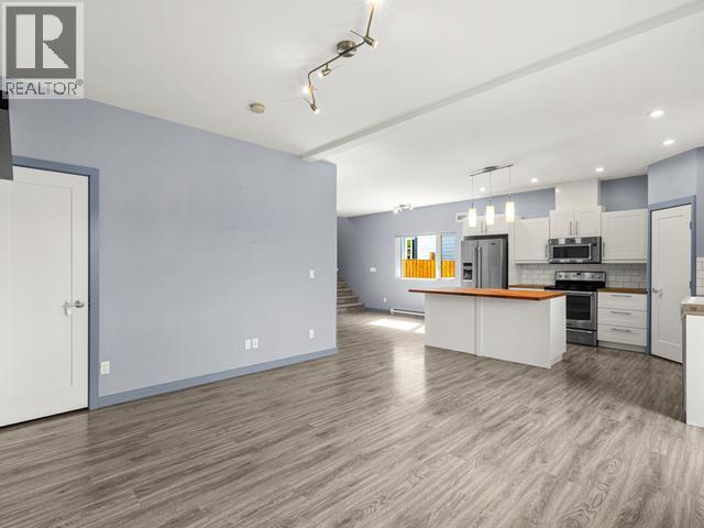 80 Iskoot Crescent, Whitehorse, YT - Indoor Photo Showing Kitchen