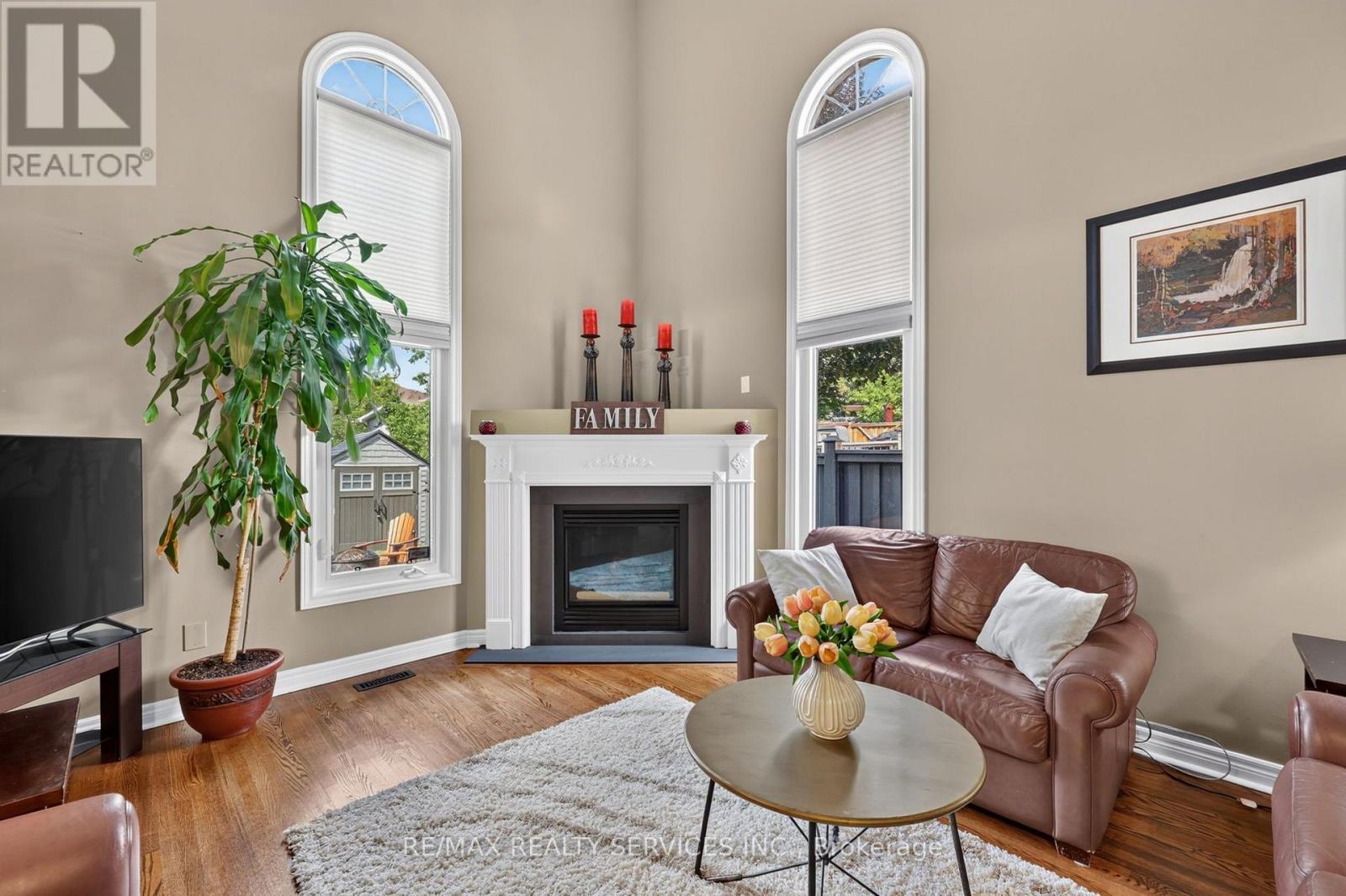 1 Plummer Road, Caledon, ON - Indoor Photo Showing Living Room With Fireplace