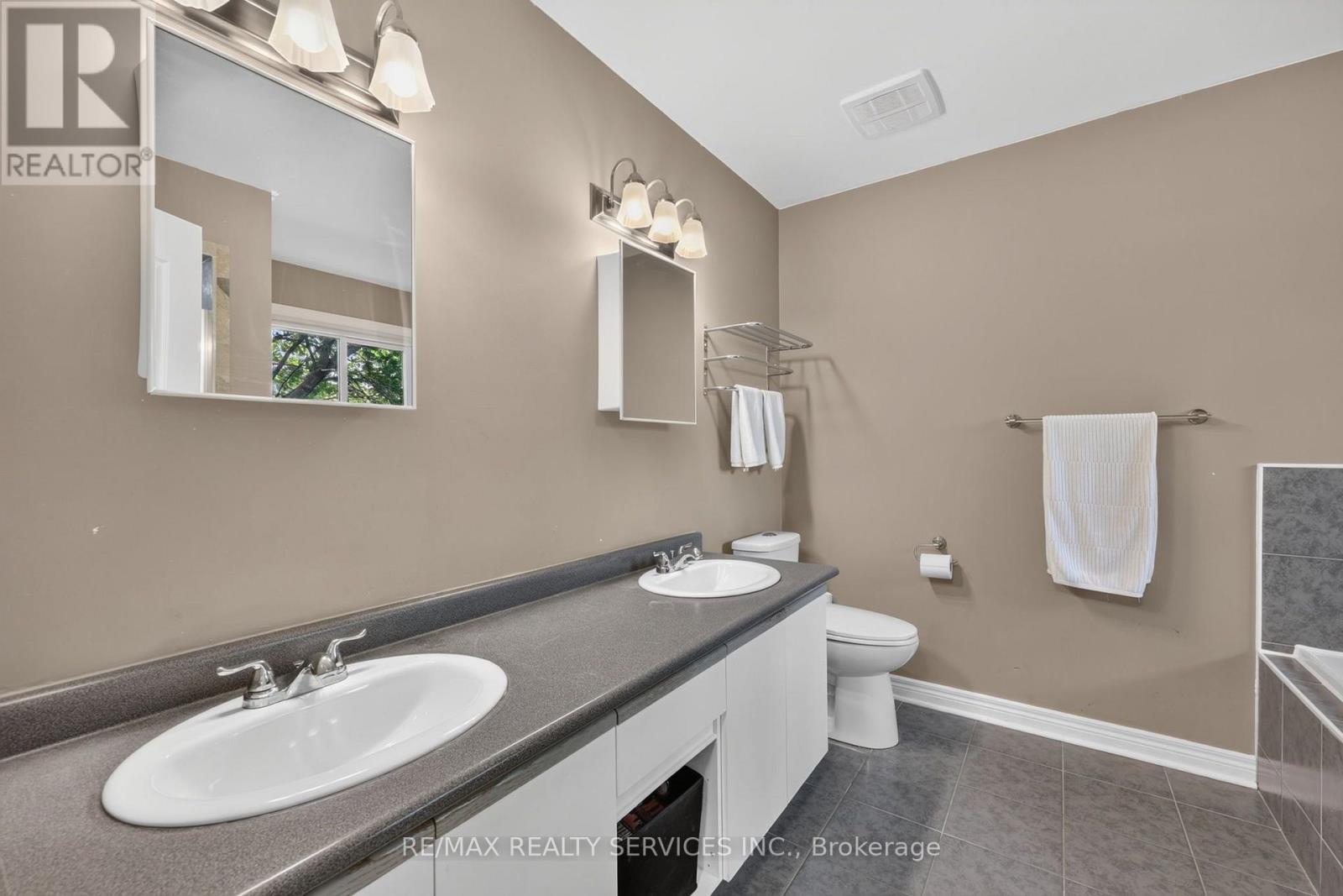 1 Plummer Road, Caledon, ON - Indoor Photo Showing Bathroom