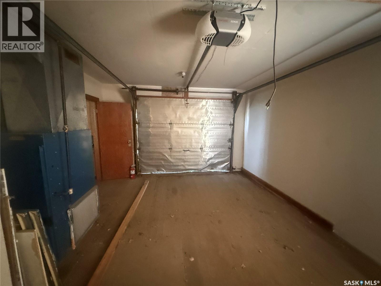 381 Main Street, Bengough, SK - Indoor Photo Showing Garage