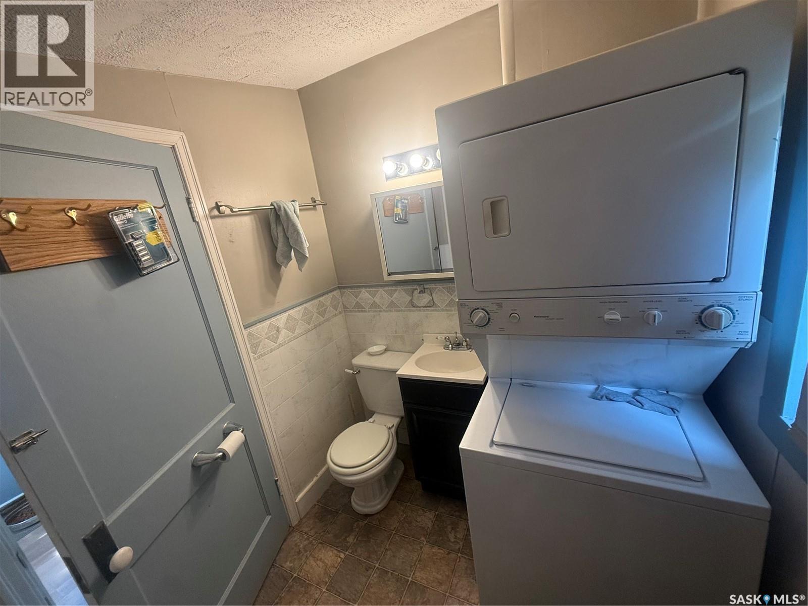 381 Main Street, Bengough, SK - Indoor Photo Showing Laundry Room