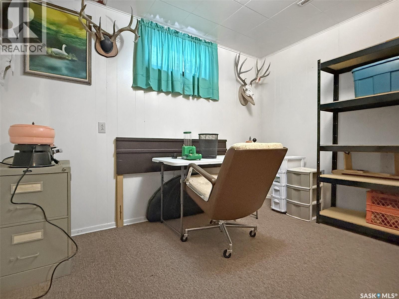 347 3Rd Avenue Se, Swift Current, SK - Indoor Photo Showing Office