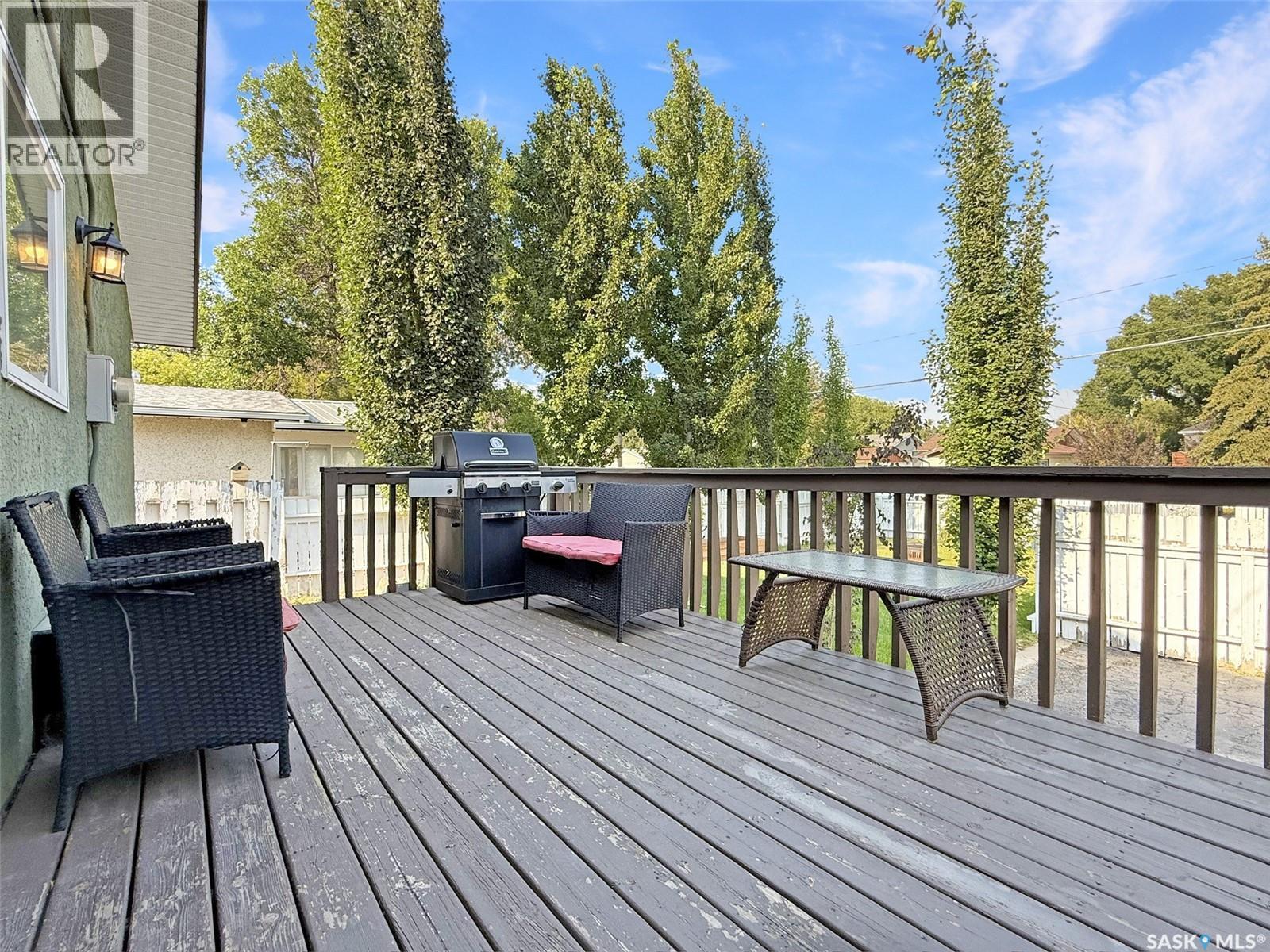 347 3Rd Avenue Se, Swift Current, SK - Outdoor With Deck Patio Veranda