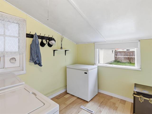 538 Tremblay St, Winnipeg, MB - Indoor Photo Showing Laundry Room