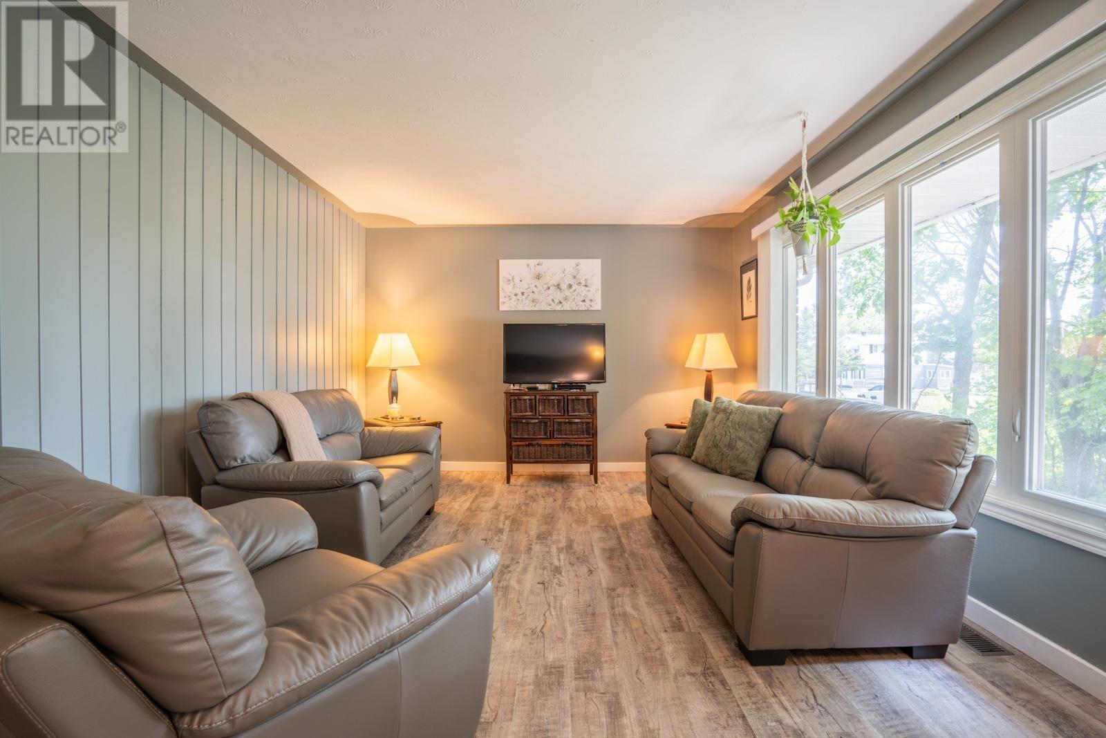 52 Stevens St, Sault Ste. Marie, ON - Indoor Photo Showing Living Room