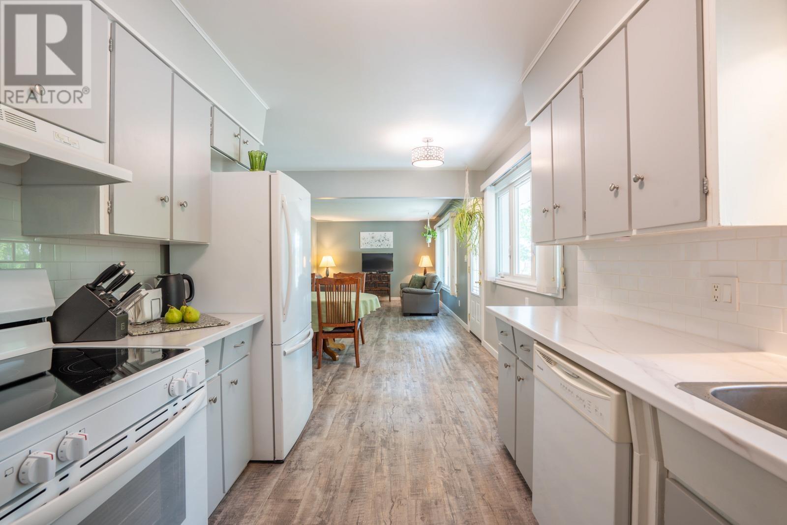52 Stevens St, Sault Ste. Marie, ON - Indoor Photo Showing Kitchen