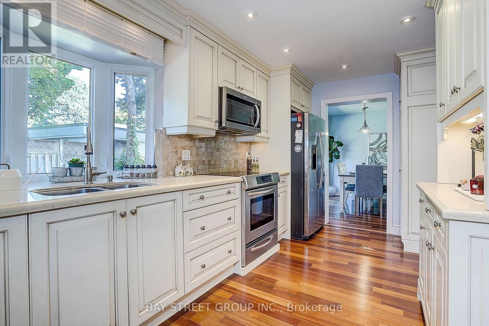 6 Caravan Drive, Toronto, ON - Indoor Photo Showing Kitchen With Double Sink With Upgraded Kitchen