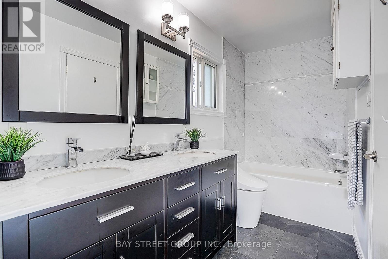 6 Caravan Drive, Toronto, ON - Indoor Photo Showing Bathroom