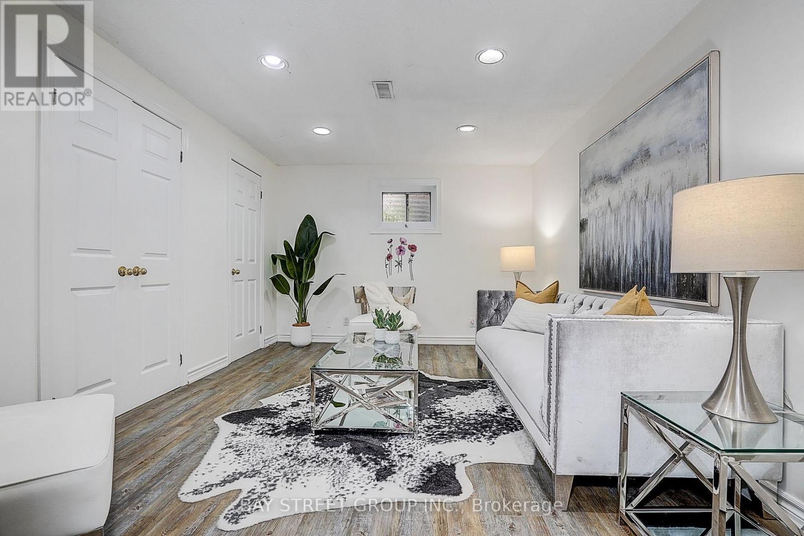 6 Caravan Drive, Toronto, ON - Indoor Photo Showing Other Room