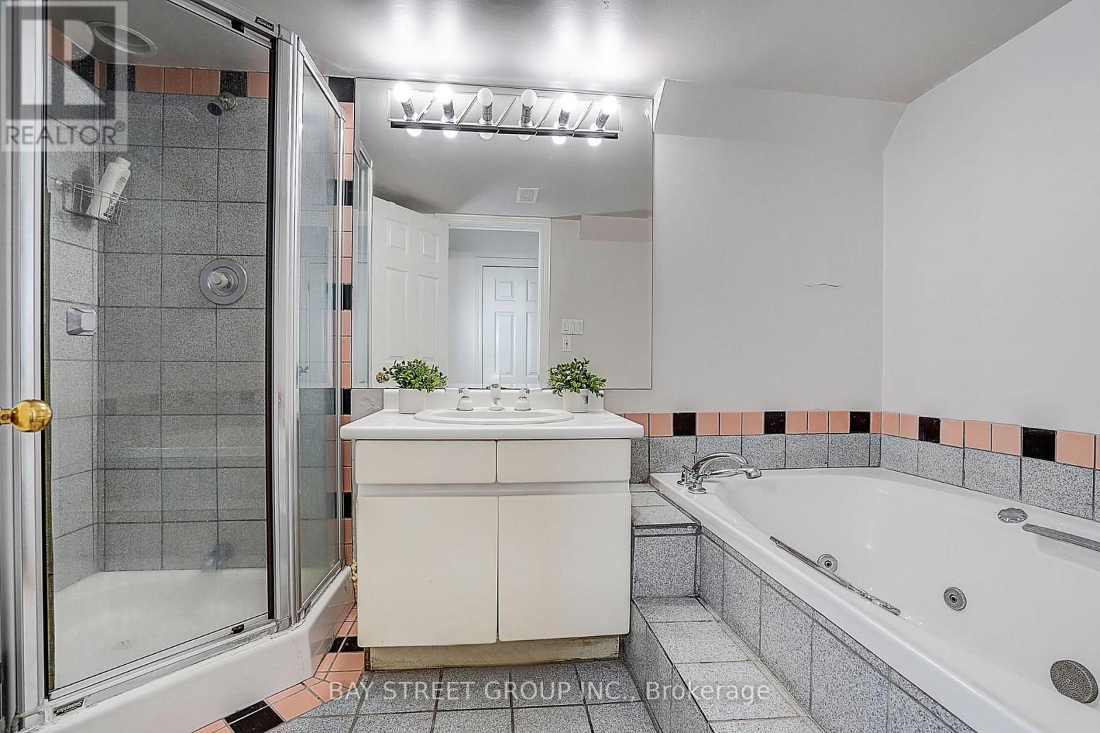 6 Caravan Drive, Toronto, ON - Indoor Photo Showing Bathroom