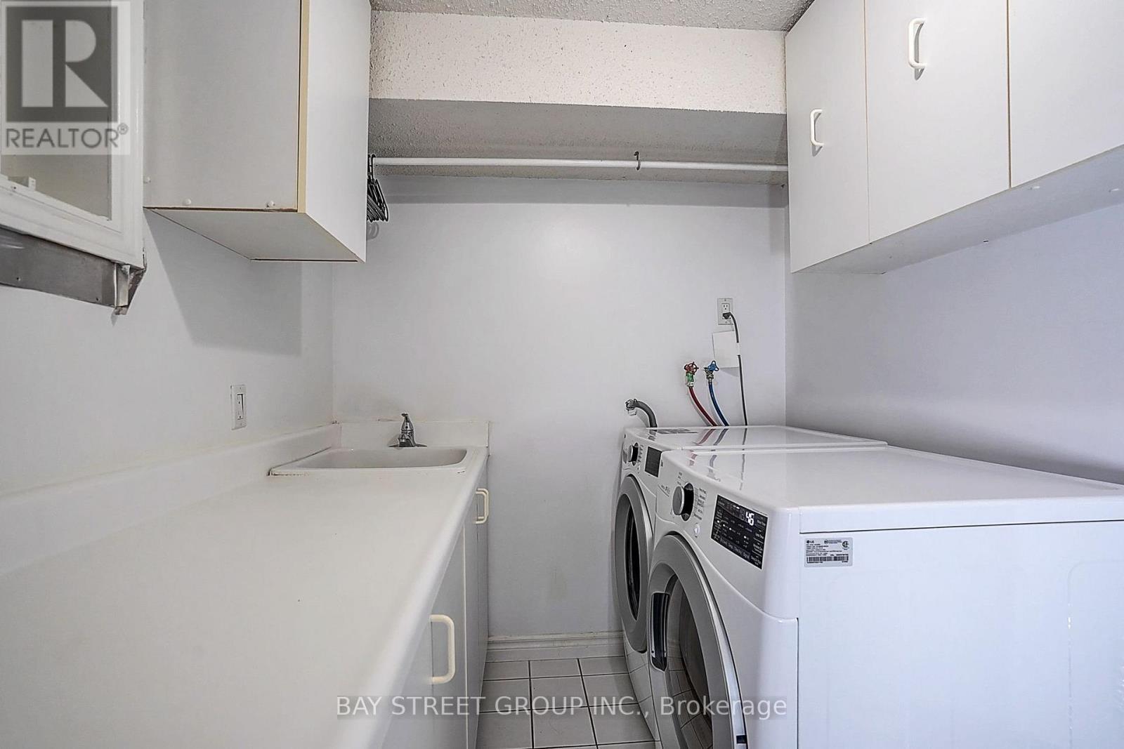 6 Caravan Drive, Toronto, ON - Indoor Photo Showing Laundry Room