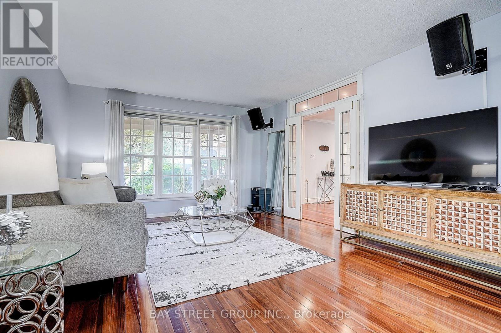6 Caravan Drive, Toronto, ON - Indoor Photo Showing Living Room