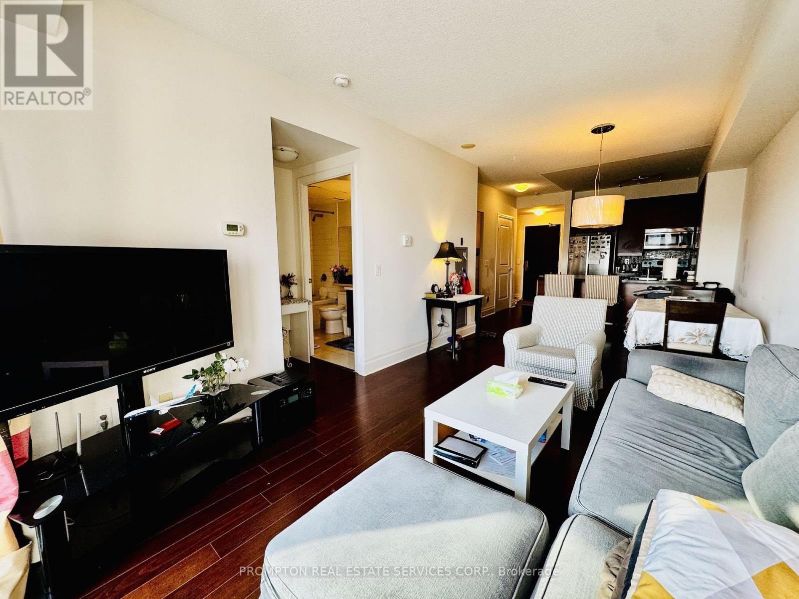 503 - 111 Upper Duke Crescent, Markham, ON - Indoor Photo Showing Living Room