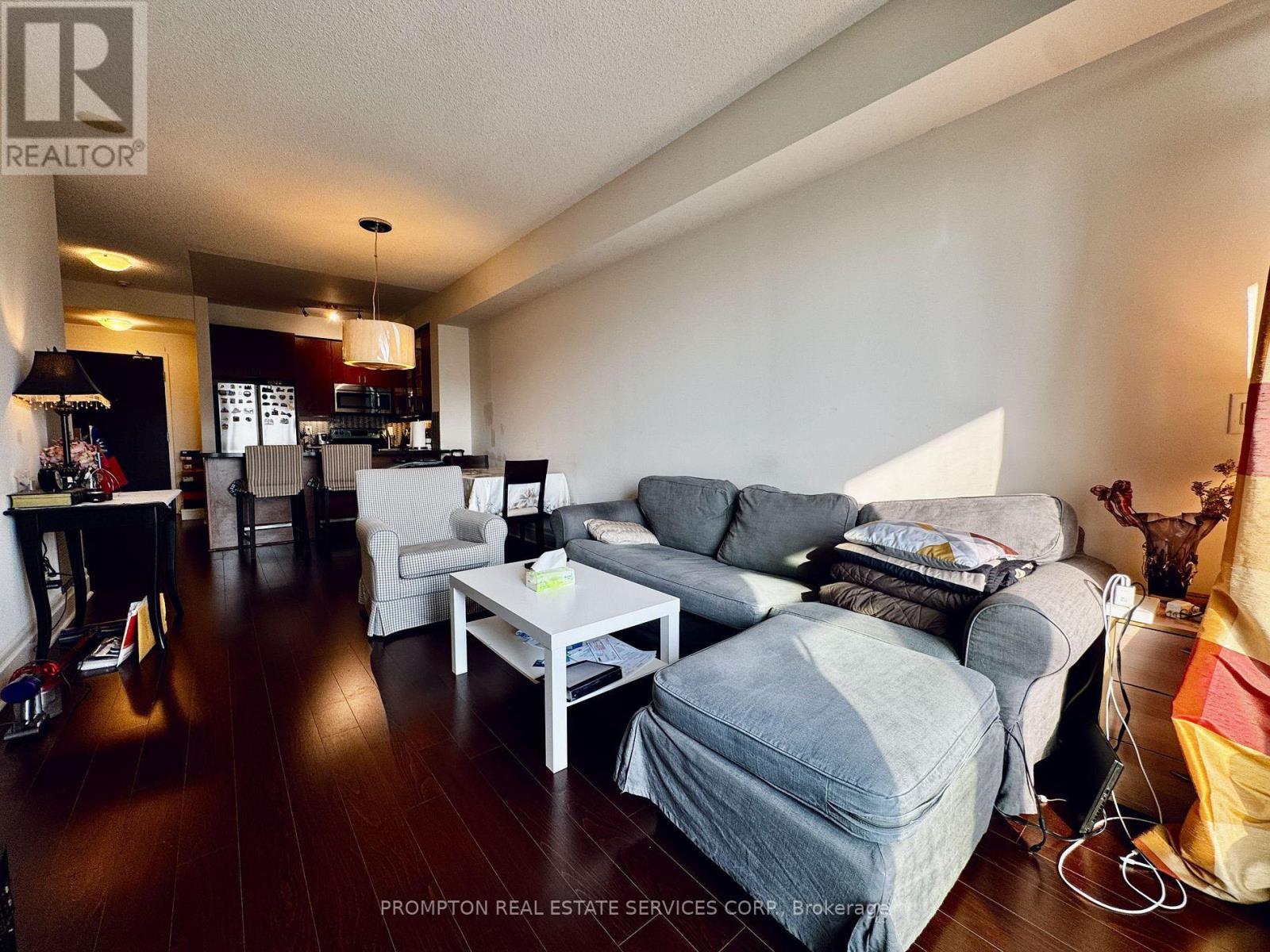 503 - 111 Upper Duke Crescent, Markham, ON - Indoor Photo Showing Living Room